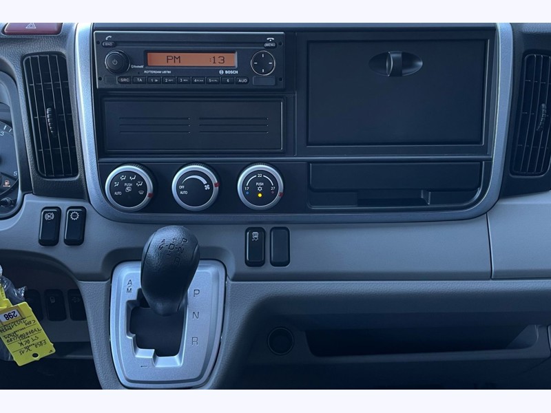 Mitsubishi FUSO CANTER NEUF 3C15M28 Benne  + Coffre /  145ch - BVA  - 42 300€ HT